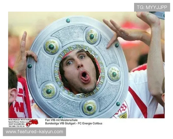 德甲联赛冠军奖盘设计传承经典成就球员梦想荣誉永恒象征